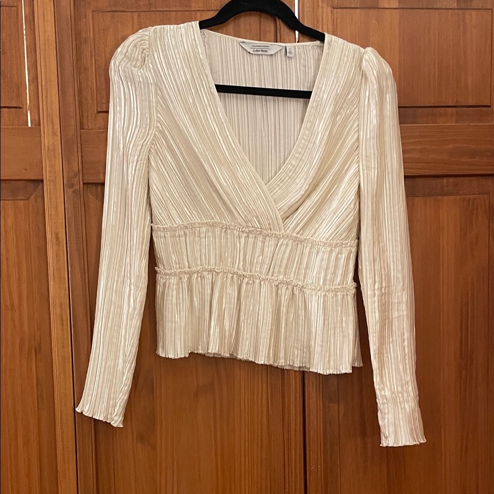 Elegant Cream V-Neck Pleated Top